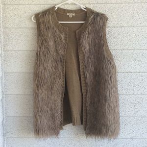 Faux Fur Sweater Vest Size M